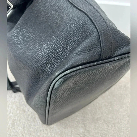 Danier soft leather bucket bag - Picture 5 of 14